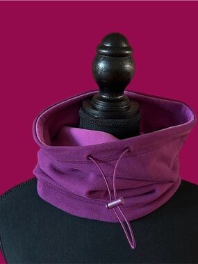 🇨🇦 Neck warmer, a shade of magenta